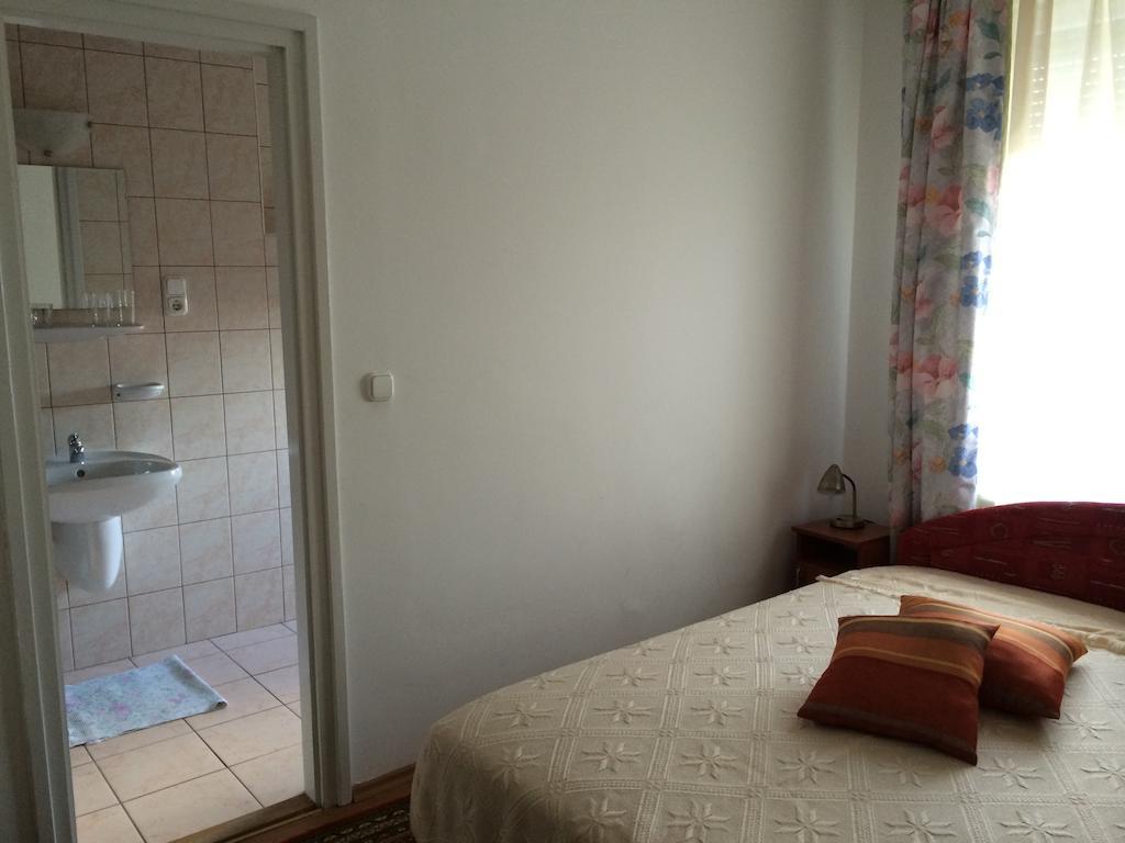 Villa Rubin Panzio Hajduszoboszlo Room photo